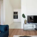Pardal 2B - Penthouse Apartment In Alcantara - Parking Nearby
