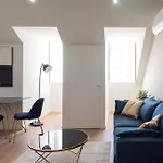 Pardal 2B - Penthouse Apartment In Alcantara - Parking Nearby