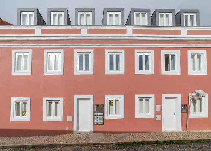 Pardal 2B - Penthouse Apartment In Alcantara - Parking Nearby