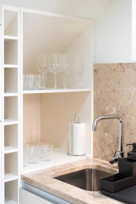 Pardal 2b - Penthouse In Alcantara - Parking Nearby Apartamento