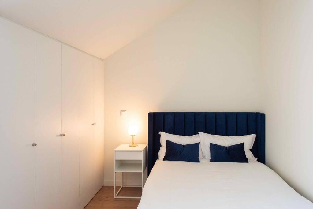 Pardal 2b - Penthouse In Alcantara - Parking Nearby Apartment