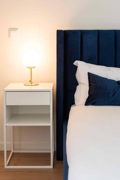 Apartamento Pardal 2b - Penthouse In Alcantara - Parking Nearby *