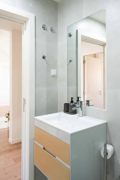 Apartamento Pardal 2b - Penthouse In Alcantara - Parking Nearby