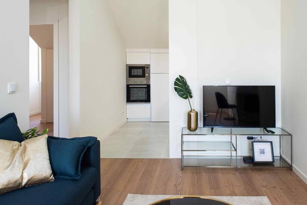 Pardal 2b - Penthouse In Alcantara - Parking Nearby *